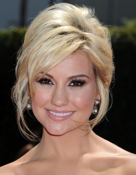 Прически которые молодят женщину после 40 фото Прически которые молодят женщину после 40 фото