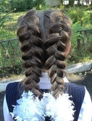 Прически для девочек на средние волосы Прически для девочек на средние волосы