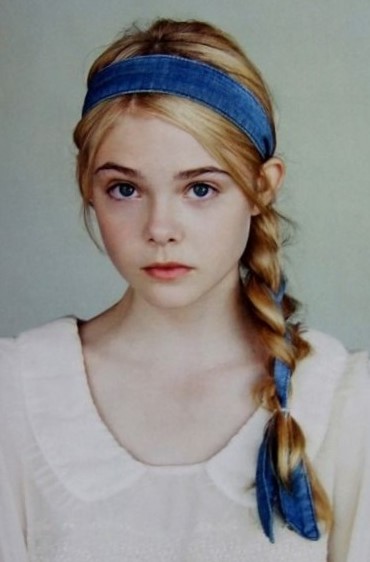 Плетение кос на длинные волосы с лентой Плетение кос на длинные волосы с лентой