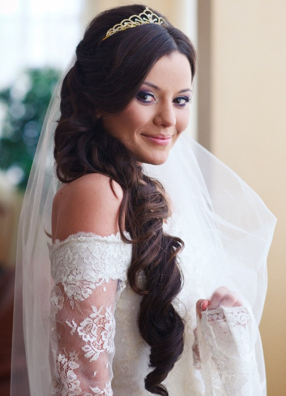 Свадебные прически с диадемой - топ лучших укладок для невесты