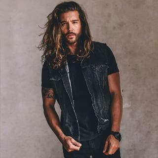 мужские прически с длинными волосами мужские прически с длинными волосами