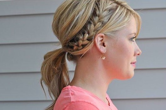 Прически с косами на средние волосы Прически с косами на средние волосы