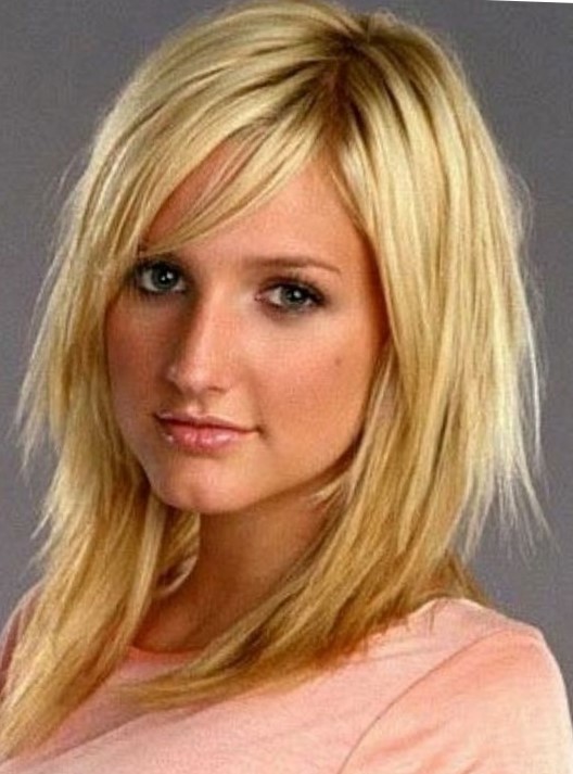 Каскад- стрижка на средние волосы придающая объем Каскад- стрижка на средние волосы придающая объем