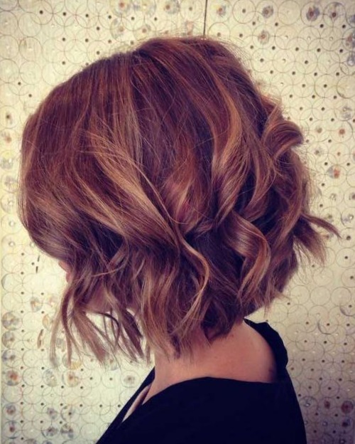 Легкая прическа на короткие волосы Легкая прическа на короткие волосы