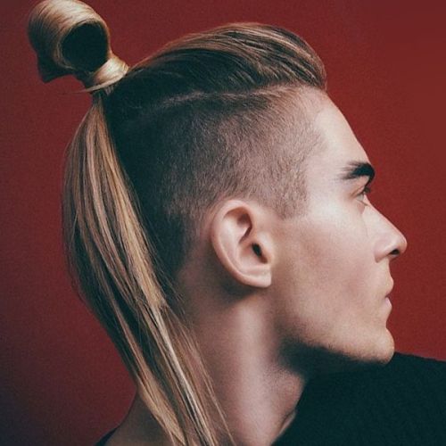 Мужская прическа с хвостиком Мужская прическа с хвостиком