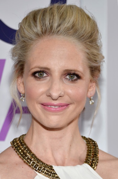 Омолаживающие прически для женщин 50 лет на средние волосы Омолаживающие прически для женщин 50 лет на средние волосы