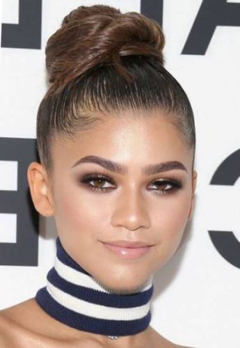 Собранные прически на длинные волосы на основе пучка Собранные прически на длинные волосы на основе пучка