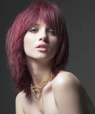 стрижки с длинной косой челкой на средние волосы стрижки с длинной косой челкой на средние волосы