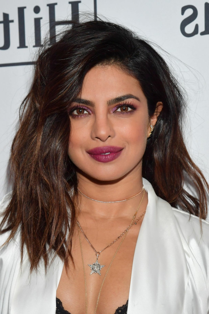 Женские стрижки на средние волосы без челки 2022 - фото, виды причесок