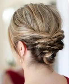 Прическа на основе жгутов на средние волосы Прическа на основе жгутов на средние волосы