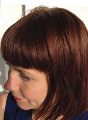 Использование сухого шампуня для волос Использование сухого шампуня для волос