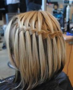 Легкая прическа на короткие волосы Легкая прическа на короткие волосы