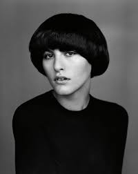 Женская стрижка сессон на короткие и средние волосы- фото с челкой