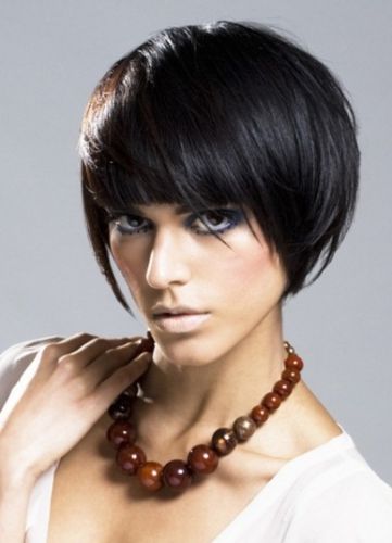 Женская стрижка сессон на короткие и средние волосы- фото с челкой