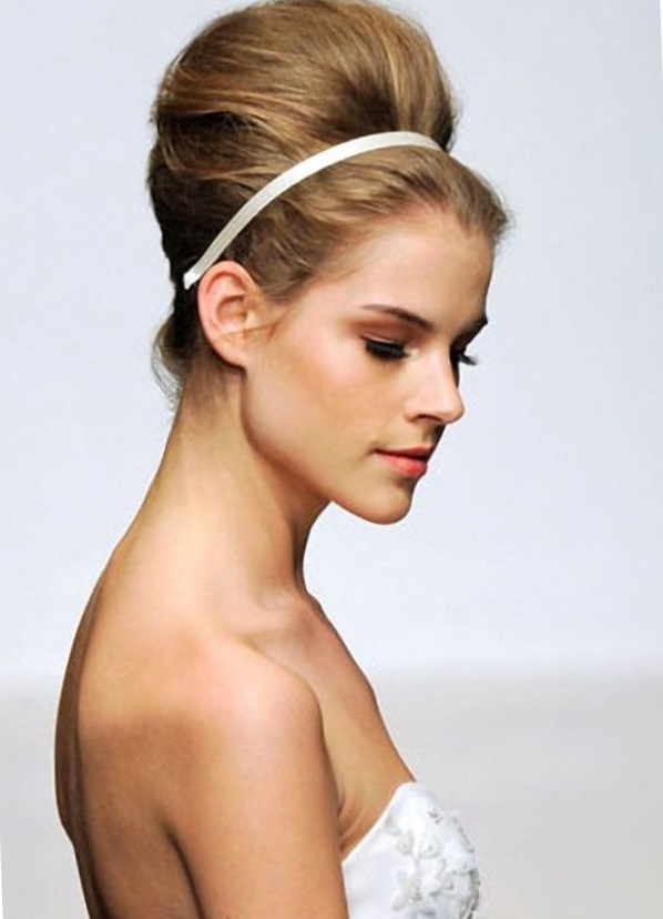 Прически на выпускной Прически на выпускной