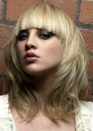 Каскадные стрижки на средние волосы с челкой Каскадные стрижки на средние волосы с челкой