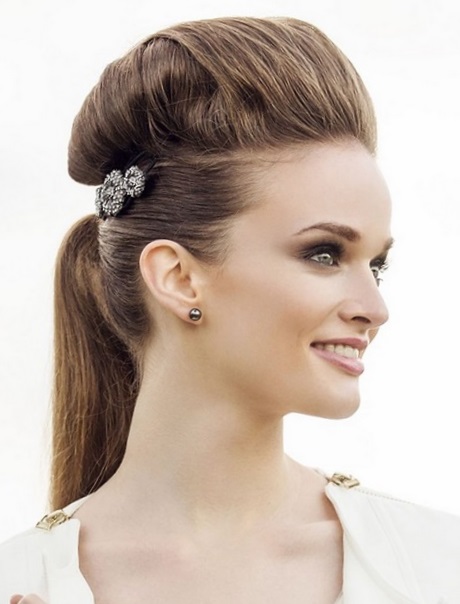 Прически на выпускной Прически на выпускной