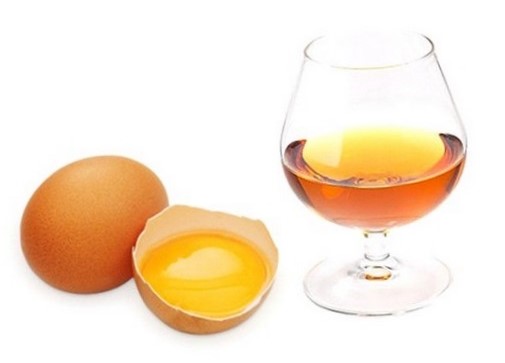 Маска для волос с коньяком и яйцом Маска для волос с коньяком и яйцом