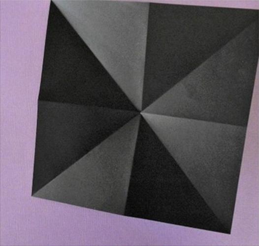 Взять листок и сделать несколько сгибов: с 2-х сторон по диагонали и с 2-х пополам