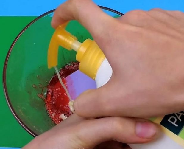 Лизун из крема для рук