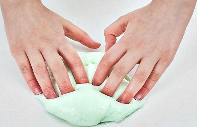 Слайм из муки и геля для стирки