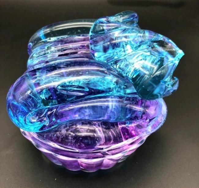 Слайм из кубиков льда недолговечен, но очень красив