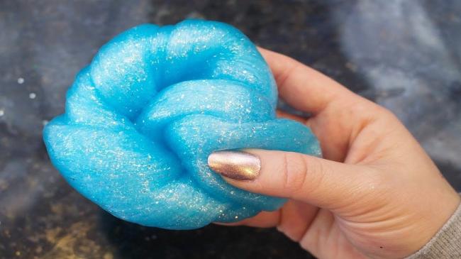 Голубой слайм похож на легкое облачко