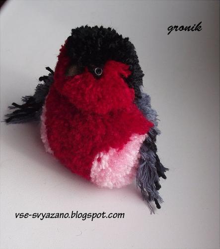 Симпатичный снегирь