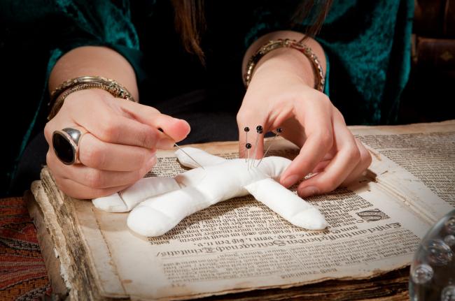 Изготовление куклы вуду своими руками дома из ниток, пластилина