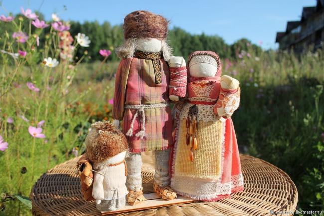 Семейная кукла с общей рукой