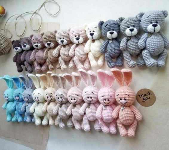 Выбор пряжи огромен, поэтому для создания игрушек можно выбрать все на свой вкус