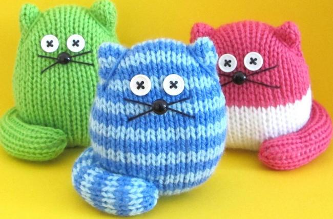 Начинают вязание с несложных моделей, с минимумом деталей