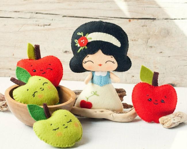 Красивая фетровая поделка