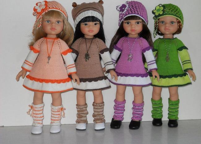 Создание игрушечного гардероба доступно как новичкам, так и опытным вязальщицам