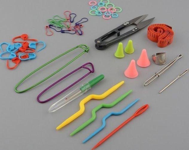 Среди современных приспособлений для рукоделия можно найти множество вспомогательных инструментов