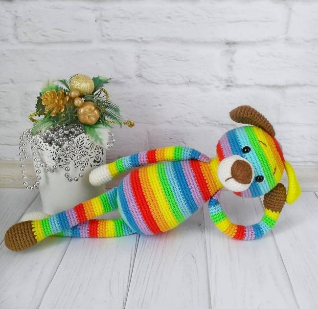 Изготовление радужной вязаной игрушки по МК потребует много сил, времени и опыта