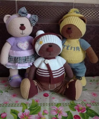 Можно связать целую семейку медвежат