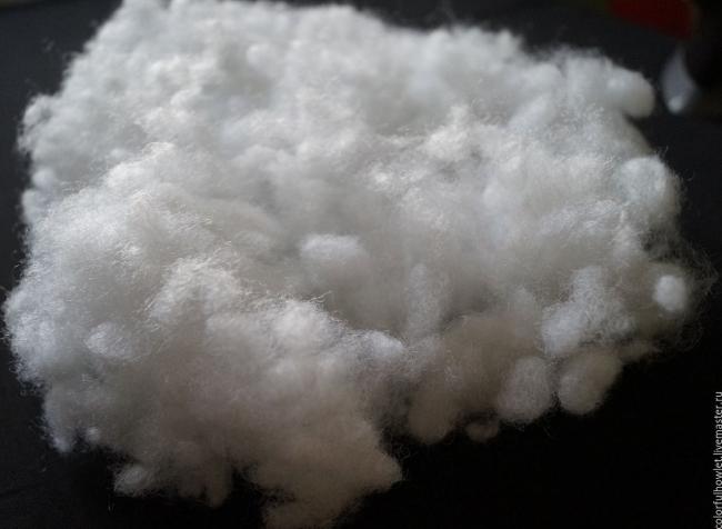 Наполнитель для игрушек лучше брать синтетический: он не вызовет аллергических реакций у ребенка