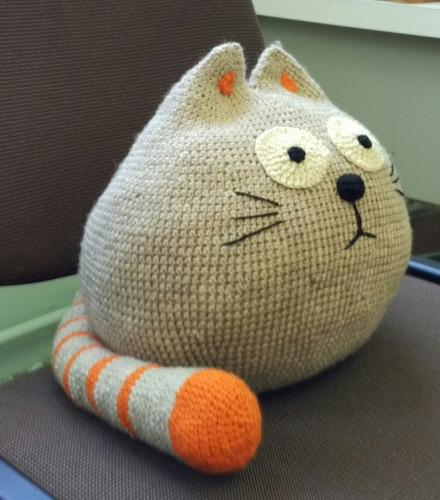 Кот подушка — оригинальный подарок для близких людей