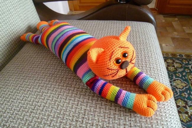 Используя сложные схемы, можно сделать кошечку, которая в точности будет напоминать живого пушистого питомца