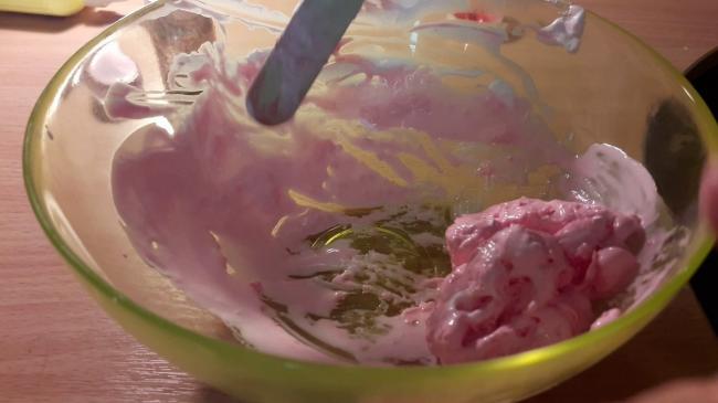 Вымешивание липучки палочкой