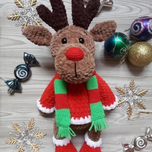 Из плюшевой пряжи можно сделать очень мягкую игрушку