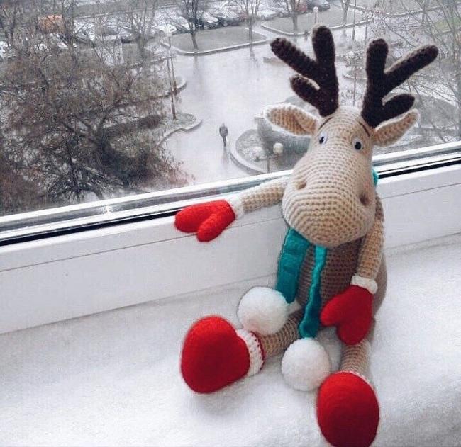 Обязательно стоит нарядить фигурку в шарф