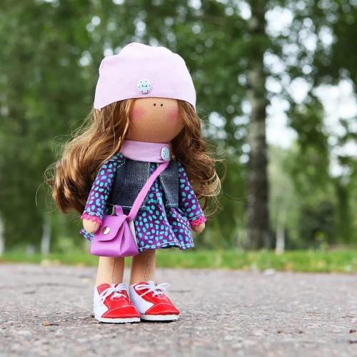 Отличительной особенностью является наличие толстых устойчивых ножек