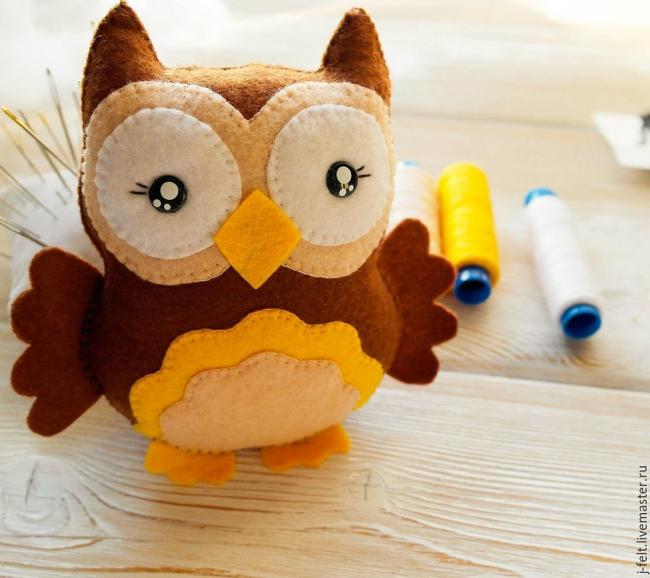 Лесная птичка, сделанная из четырех видов фетра