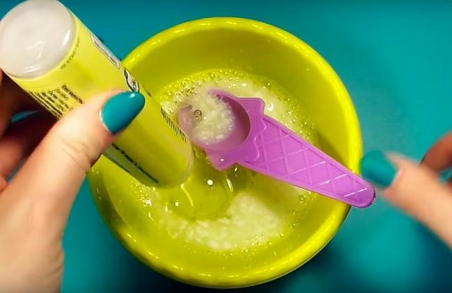 Лизун, сделанный из шампуня