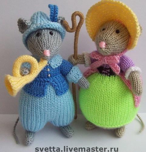 Для мышек, одетых в платье или костюмчик, также следует изготовить эти предметы гардероба