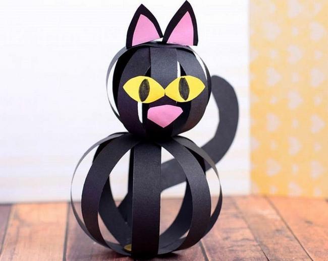 Игрушка в виде бумажного фонарика