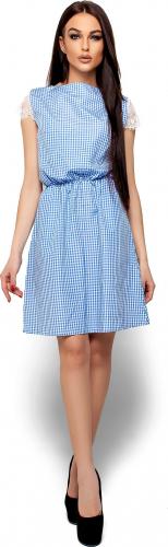 Модель с закрытыми плечами