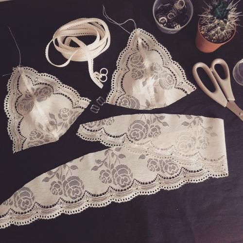 Бралетт своими руками выкройка с застежкой на спине